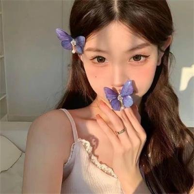 街头实拍：一线女星素颜现身菜市场，本人沉默不回应